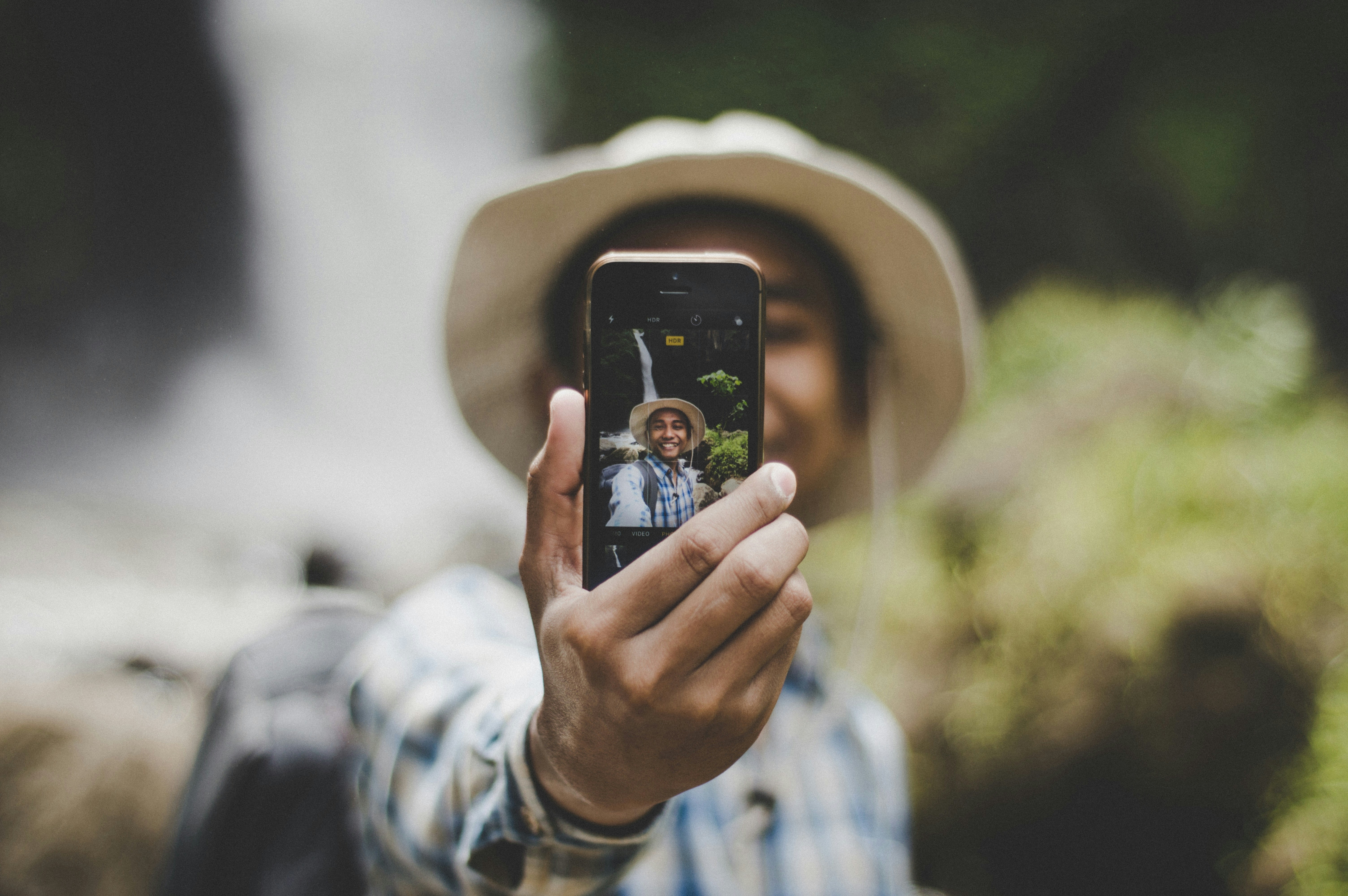 Build a Personal Brand in 1 Minute a Day with AI